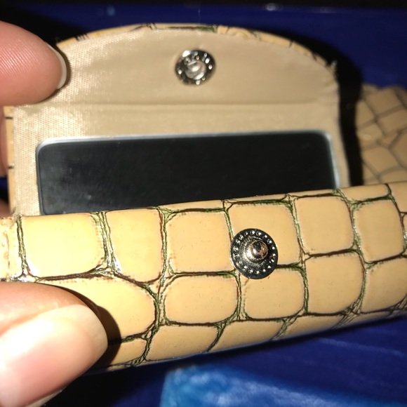 New set of trifold wallet, lipstick case & more - Picture 5 of 8